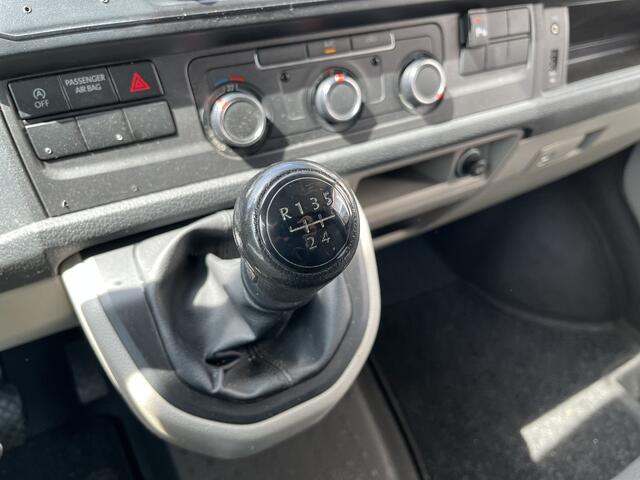 Volkswagen TRANSPORTER 2.0 TDI L1H1 Comfortline / TREKHAAK/ CAMERA/ APP-CONNECT/ 3-PERSOONS/ CRUISE/ CAMERA/ BLUETOOTH/ AIRCO/ DAB/ 16'' LMV/ NAVI