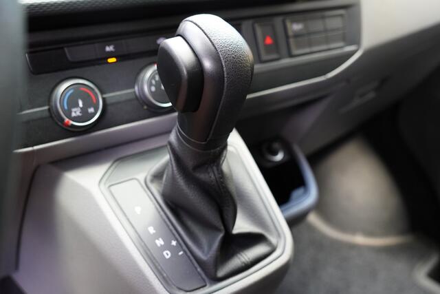 Volkswagen TRANSPORTER 2.0 TDI L2H1 30 DC Highline / Nieuwe velgen en banden / Automaat / Cruise / Camera / Trekhaak /