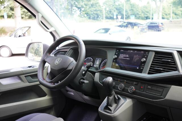 Volkswagen TRANSPORTER 2.0 TDI L2H1 30 DC Highline / Nieuwe velgen en banden / Automaat / Cruise / Camera / Trekhaak /