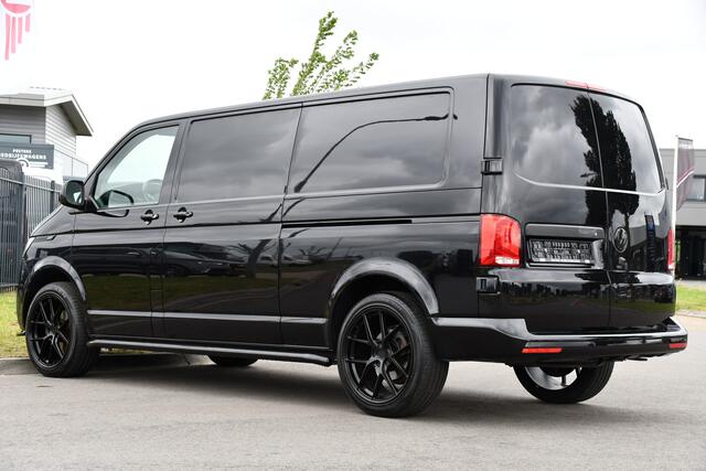 Volkswagen TRANSPORTER 2.0 TDI L2H1 30 Black Edition Adaptieve Cruise, Camera, Carplay, 150PK, 2 x Schuifdeur, Multimedia, Sensoren, Automaat, Uniek!