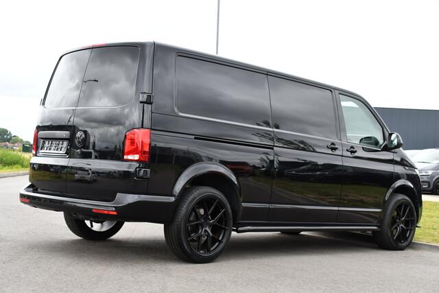 Volkswagen TRANSPORTER 2.0 TDI L2H1 30 Black Edition Adaptieve Cruise, Camera, Carplay, 150PK, 2 x Schuifdeur, Multimedia, Sensoren, Automaat, Uniek!