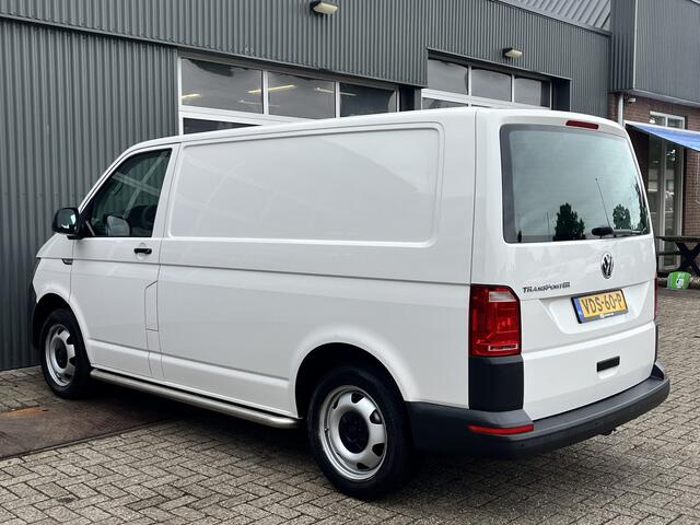 Volkswagen TRANSPORTER 2.0 TSI L1H1 Benzine Airco Cruise controle Navigatie Apple carplay Parkeerhulp achter 3-Persoons Bpm vrij voor particulier gebruik!!