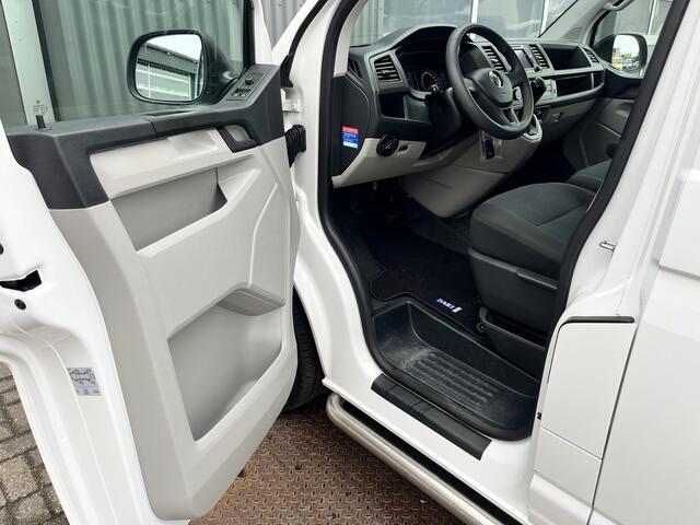 Volkswagen TRANSPORTER 2.0 TSI L1H1 Benzine Airco Cruise controle Navigatie Apple carplay Parkeerhulp achter 3-Persoons Bpm vrij voor particulier gebruik!!