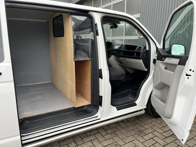 Volkswagen TRANSPORTER 2.0 TSI L1H1 Benzine Airco Cruise controle Navigatie Apple carplay Parkeerhulp achter 3-Persoons Bpm vrij voor particulier gebruik!!