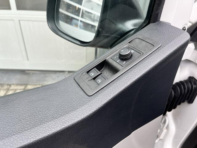 Volkswagen TRANSPORTER 2.0 TSI L1H1 Benzine Airco Cruise controle Navigatie Apple carplay Parkeerhulp achter 3-Persoons Bpm vrij voor particulier gebruik!!