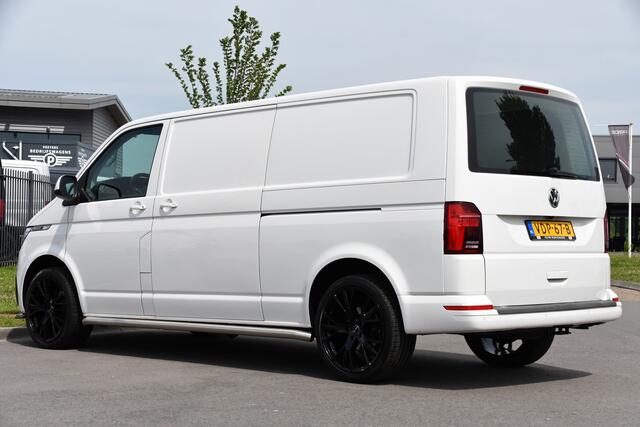 Volkswagen TRANSPORTER 2.0 TDI L2H1 Bulli Virtual, Adaptieve Cruise, LED, 150PK, Automaat, 2 x Schuifdeur, Camera, Uniek!