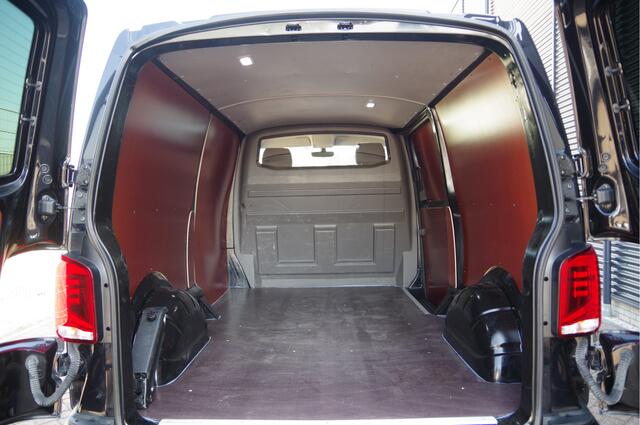 Volkswagen TRANSPORTER 2.0 TDI L2 BULLI 150PK AUT. LED, LEDER, TREKHAAK, ADAPT. CRUISE, DIGITAL COCKPIT, NAVI, AIRCO, CARPLAY, PARKEERSENSOREN, NL AUTO, NAP