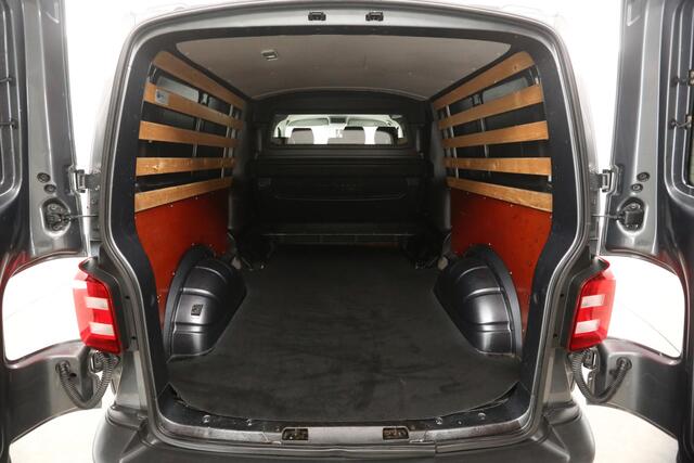 Volkswagen TRANSPORTER 2.0 TDI L2H1 | Dubbele Cabine | 6 Persoons | Airco Trekhaak LED PDC 17''LMV Sidebars