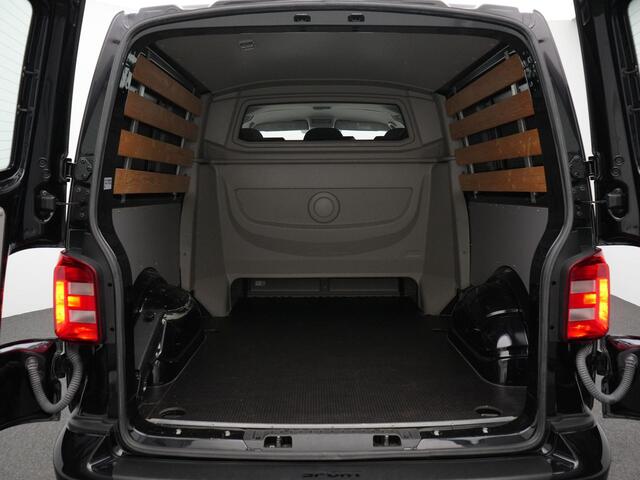 Volkswagen TRANSPORTER 2.0 TDI 150 pk DSG L2H1 DC Comfortline Plus | 6-persoons | Trekhaak | LED koplampen | Adaptieve Cruise Control | Achteruitrijcamera | Navigatie