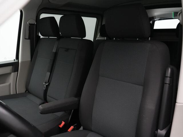 Volkswagen TRANSPORTER 2.0 TDI 150 pk DSG L2H1 DC Comfortline Plus | 6-persoons | Trekhaak | LED koplampen | Adaptieve Cruise Control | Achteruitrijcamera | Navigatie