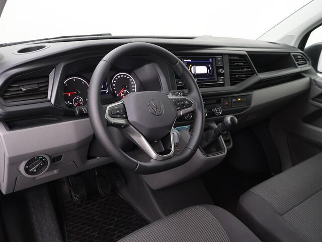 Volkswagen TRANSPORTER 2.0 TDI L2H1 Dubbele Cabine 150 pk | 6-persoons | Apple Carplay | Android Auto + Multifunctioneel stuur | Parkeersensoren Voor + Achter + Achteruitrijcamera | Trekhaak