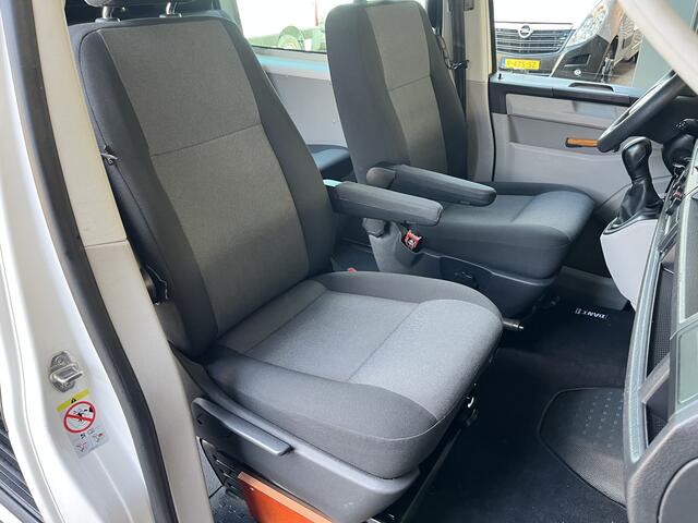 Volkswagen TRANSPORTER 2.0 TDI L2H1 DC Btw en Bpm vrij!! Automaat Dubbele schuifdeur Airco Cruise controle Telefoonverbinding Trekhaak 2500kg trekgewicht 5-Persoons Euro 6 DC 1e eigenaar Ex overheid Dealer onderhouden