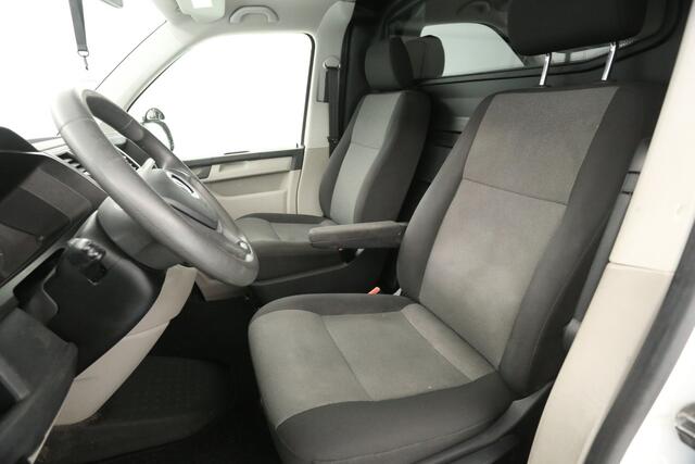 Volkswagen TRANSPORTER 2.0 TDI L2H1 | 140PK | Airco | Cruise | Navigatie | Imperiaal | Trekhaak