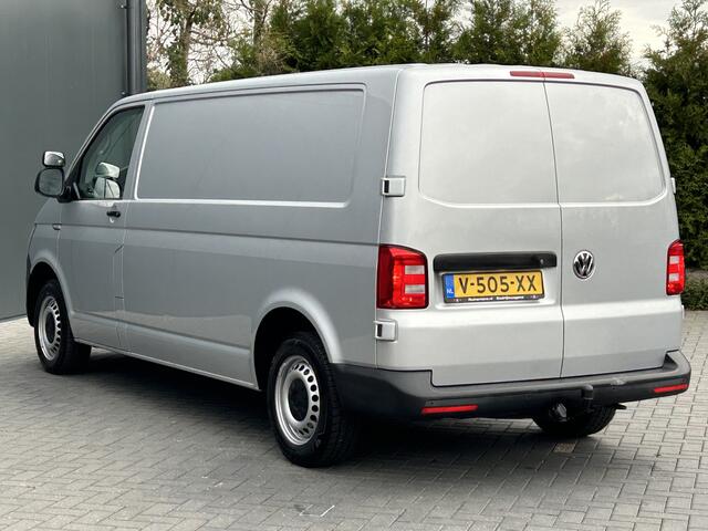 Volkswagen TRANSPORTER 2.0 TDI 150 PK / L2H1 / BOTT INRICHTING / TREKHAAK / 1e EIG. / AIRCO / CRUISE / NAVI / APPLE CARPLAY / PDC