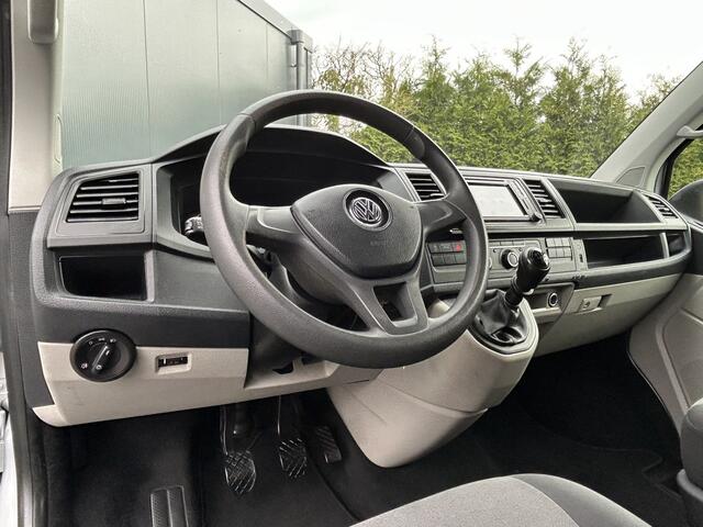 Volkswagen TRANSPORTER 2.0 TDI 150 PK / L2H1 / BOTT INRICHTING / TREKHAAK / 1e EIG. / AIRCO / CRUISE / NAVI / APPLE CARPLAY / PDC