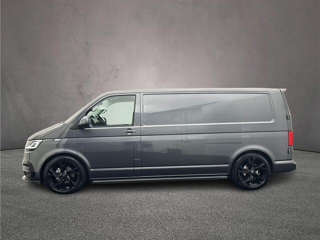 Volkswagen TRANSPORTER 2.0 TDI 150pk DSG L2H1 Bulli | Trekhaak | Leder | ACC | Dodehoek Camera | Laadruimte betimmerd |