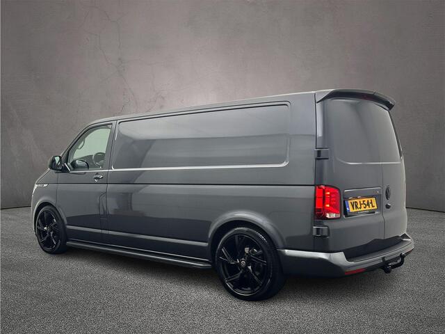 Volkswagen TRANSPORTER 2.0 TDI 150pk DSG L2H1 Bulli | Trekhaak | Leder | ACC | Dodehoek Camera | Laadruimte betimmerd |
