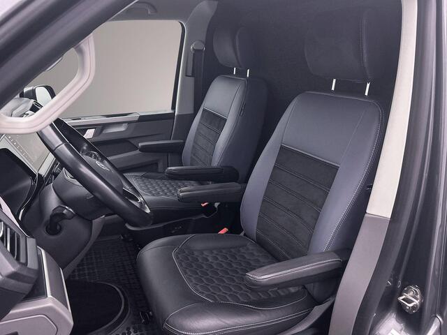 Volkswagen TRANSPORTER 2.0 TDI 150pk DSG L2H1 Bulli | Trekhaak | Leder | ACC | Dodehoek Camera | Laadruimte betimmerd |