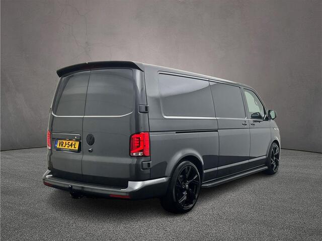 Volkswagen TRANSPORTER 2.0 TDI 150pk DSG L2H1 Bulli | Trekhaak | Leder | ACC | Dodehoek Camera | Laadruimte betimmerd |