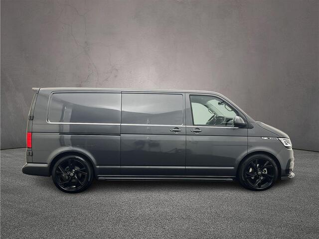 Volkswagen TRANSPORTER 2.0 TDI 150pk DSG L2H1 Bulli | Trekhaak | Leder | ACC | Dodehoek Camera | Laadruimte betimmerd |