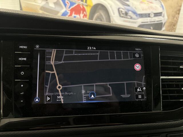 Volkswagen TRANSPORTER 2.0 TDI 150pk DSG L2H1 30 DC Bulli · Apple/Android Car Play · Navigatie · Vloerplaat · Betimmering · Dubbel Cabine · Trekhaak · 17'' Inch · Garantie t/m 12-06-2027 of 150.000km