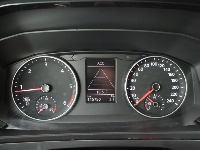 Volkswagen TRANSPORTER 2.0 TDI L2H1 DC Highline - 204 PK | Automaat | Trekhaak | Multifunctioneel stuurwiel | Parkeersensoren |