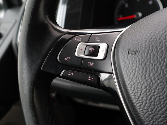 Volkswagen TRANSPORTER 2.0 TDI L2H1 DC Highline - 204 PK | Automaat | Trekhaak | Multifunctioneel stuurwiel | Parkeersensoren |