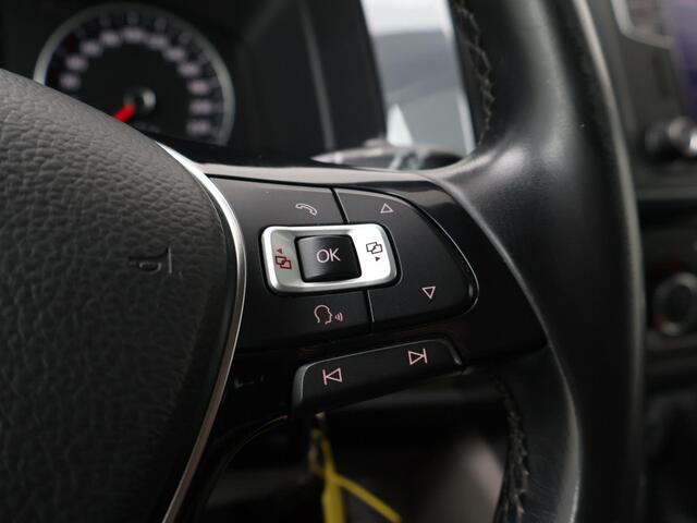 Volkswagen TRANSPORTER 2.0 TDI L2H1 DC Highline - 204 PK | Automaat | Trekhaak | Multifunctioneel stuurwiel | Parkeersensoren |