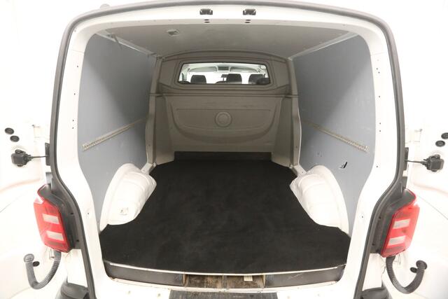 Volkswagen TRANSPORTER 2.0 TDI L2H1 | 140PK | DC | Airco | Cruise | Carplay | Navigatie