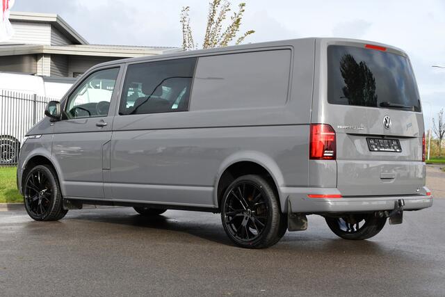 Volkswagen TRANSPORTER 2.0 TDI L2H1 32 DC Bulli Virtual, Adaptieve Cruise, Carplay, LED, 150pk, Automaat, Trekhaak, Sensoren, Uniek!