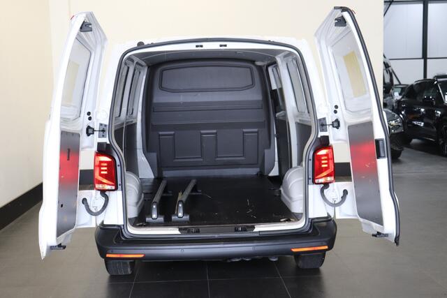 Volkswagen TRANSPORTER 2.0 TDI 150PK L2 - EURO 6 - Airco - Navi - Cruise - ¤ 15.900,- Excl.