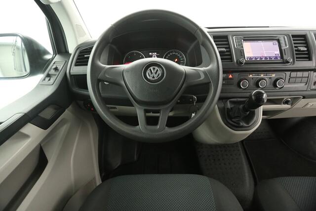 Volkswagen TRANSPORTER 2.0 TDI L2H1 | 140PK | DC | Airco | Cruise | Carplay | Trekhaak | Navi | Imperiaal | Parkeersens.