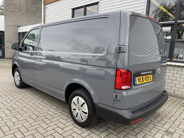 Volkswagen TRANSPORTER 2.0 TDI L1H1 26 Economy Business / vaste prijs rijklaar ¤ 17.950 ex btw / lease vanaf ¤ 302 / euro 6 / bpm vrij / airco / cruise / achterdeuren / bijrijdersbank / pdc achter !
