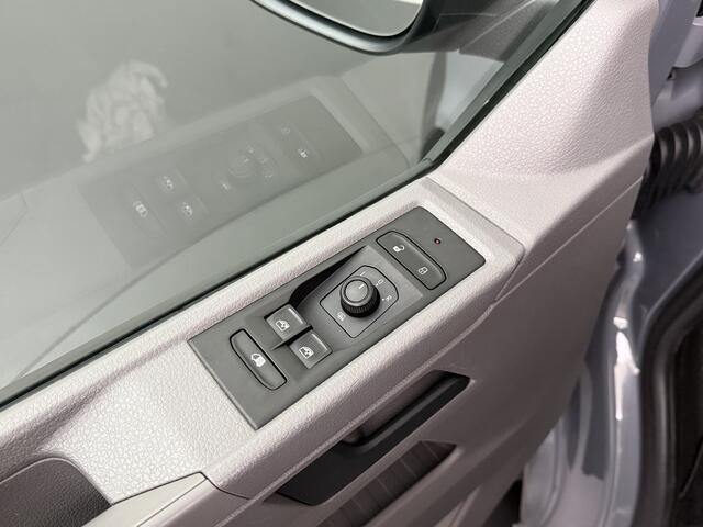 Volkswagen TRANSPORTER 2.0TDI 150PK 4-Motion Business | Achterdeuren | Airco | Cruise | Betimmering | 3-Persoons