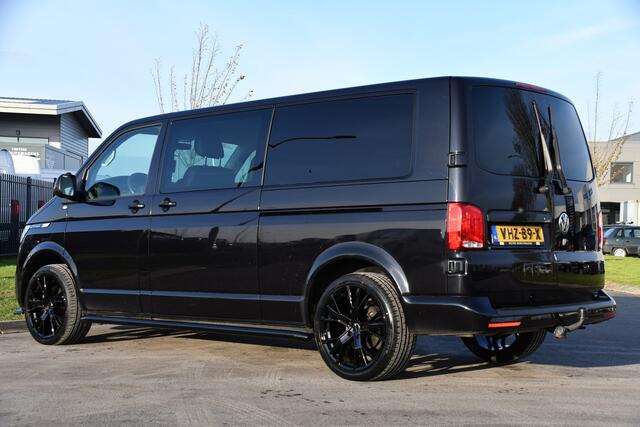 Volkswagen TRANSPORTER 2.0 TDI L2H1 30 DC Bulli Black Edition Virtual, Adaptie cruise, Camera, Carplay, 199pk, Sensoren, Automaat, Leder, Trekhaak, LED, 2 x Schuifdeur, Uniek!