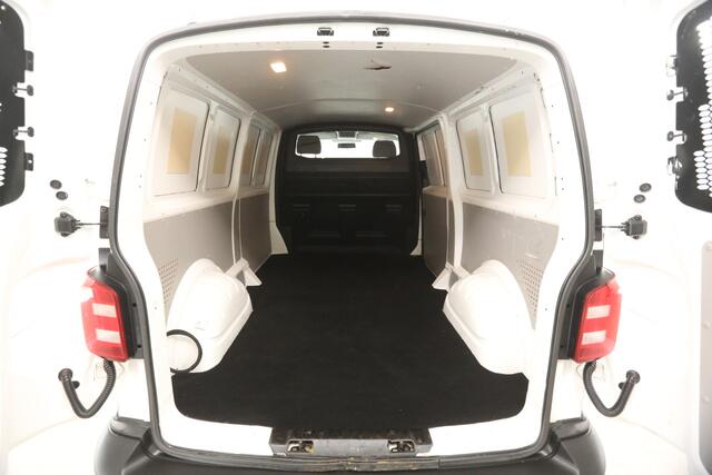 Volkswagen TRANSPORTER 2.0 TDI 140PK L2H1 | Airco | Cruise | Trekhaak | Navigatie | Imperiaal