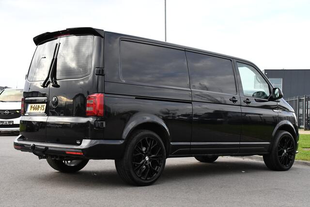 Volkswagen TRANSPORTER 2.0 TDI L2H1 Black Edition Highline Adaptieve Cruise, Camera, Carplay, Leder, Trekhaak, Sensoren, 150pk, Automaat, Uniek!
