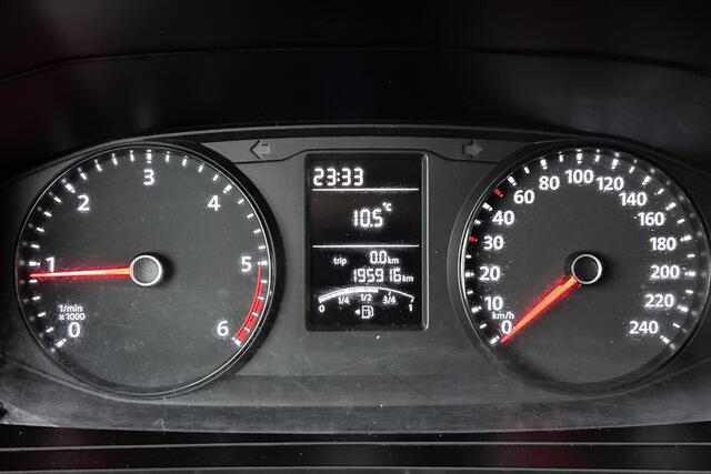 Volkswagen TRANSPORTER 2.0 TDI L2H1 DC Comfortline | Trekhaak | 2 zitplaatsen rechtsvoor | Cruise control