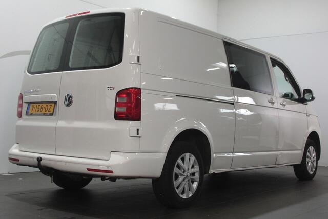 Volkswagen TRANSPORTER 2.0 TDI L2H1 Highline - Dubb. deur - Navi / PDC / Trekhaak