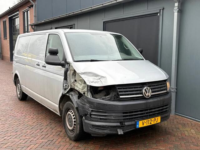 Volkswagen TRANSPORTER Lichte Schade 2.0 tdi L2 Carplay Parkeersensoren Dealeronderhouden NAP