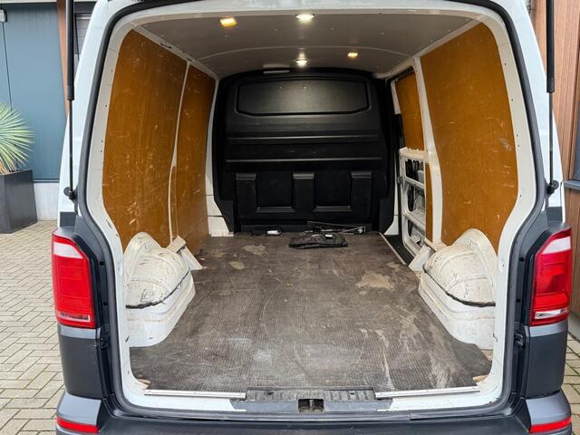 Volkswagen TRANSPORTER 2.0 TDI L2H1Camera Navi Cruise