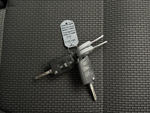 Volkswagen TRANSPORTER 2.0TDi 150PK DSG Automaat Lang | Navigatie | Camera | Airco | Cruise | 3-Persoons | Trekhaak