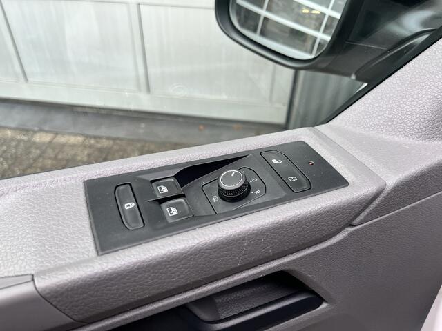 Volkswagen TRANSPORTER 2.0 TDI L2H1 Sortimo Kastinrichting Airco Cruise controle Trekhaak 2200kg trekgewicht Imperiaal Schuifdeur Parkeerhulp achter Telefoonverbinding Euro 6 1e eigenaar Sortimo