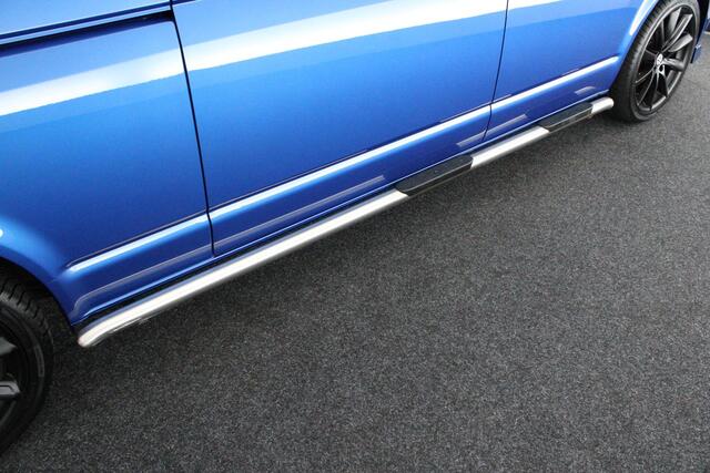 Volkswagen TRANSPORTER 2.0 TDI 150pk DSG L2H1 DC Bulli Trekhaak Camera Leder ACC Stoelverwarming Virtual Cockpit Navigatie