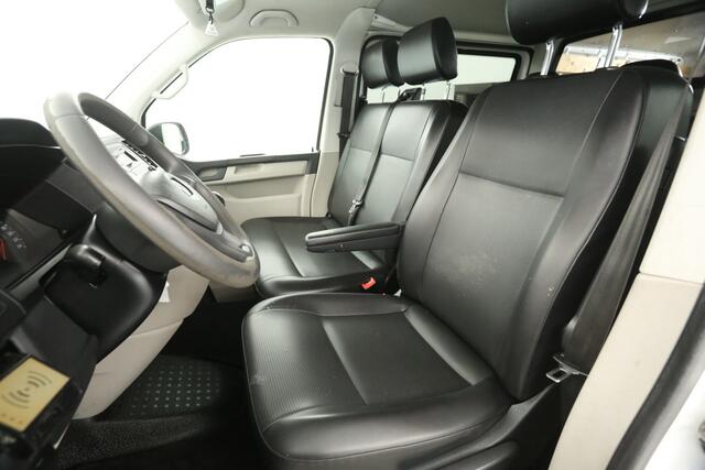 Volkswagen TRANSPORTER 2.0 TDI L2H1 | 140PK | DC | Airco | Trekhaak | Elektrpakket