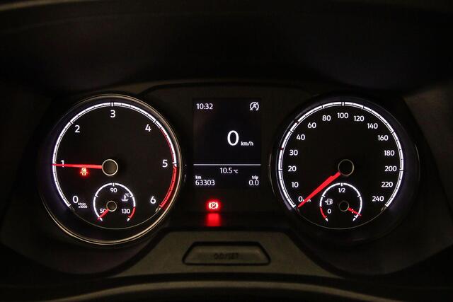 Volkswagen TRANSPORTER 2.0 TDI 110pk L2 Dubbele Cabine | 6-zitplaatsen | Betimmering | Trekhaak | Navigatie (Apple carplay / Android Auto)