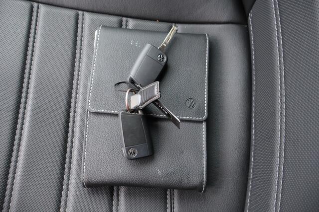 Volkswagen TRANSPORTER 2.0 TDI 150pk Automaat L2H1 Bulli | Leder | Virtual Cockpit | ACC | Camera | Trekhaak | Origineel NL |