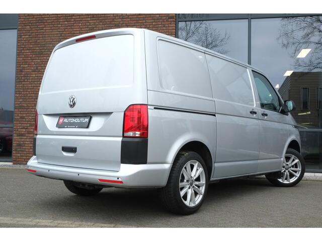 Volkswagen TRANSPORTER 2.0 TDI DSG 150pk L1H1 32 Navigatie, 3 zits