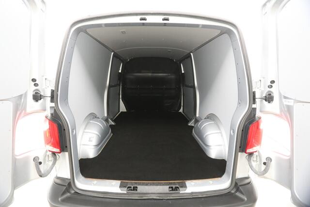 Volkswagen TRANSPORTER 2.0 TDI 150PK L2H1 | Aut. | Airco | 3-Zits | Adap. Cruise | Carplay | Stoelverw. | Trekh. | 2xSchuifdeur