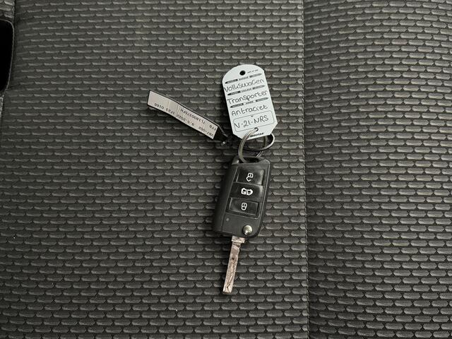 Volkswagen TRANSPORTER 2.0TDi 150PK DSG Automaat Lang | Led | Navigatie | Camera | Multimedia | Trekhaak | 3-Persoons